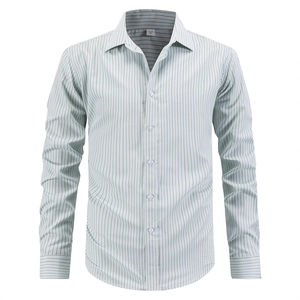 Chemise décontractée à rayures pour hommes avec manches longues et col classique en vert