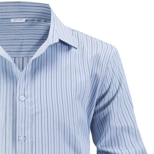 Chemise à rayures bleu clair pour homme avec manches longues et col à revers classique