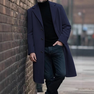 Manteau ajusté en laine bleu marine pour homme avec revers élégants et style chic