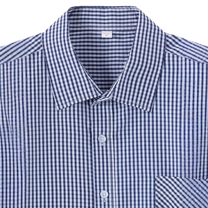 Kurzärmeliges blau-weißes Gingham-Hemd im Business-Casual-Stil mit Revers und Tasche