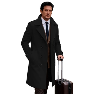 Cappotto doppiopetto nero da uomo stile business classico con ampi baveri e look sobrio