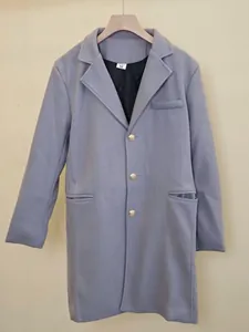 Manteau homme en laine bleu poudré de style britannique avec revers et boutons dorés