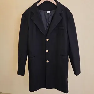 Manteau en laine noir pour homme avec col à revers et boutons dorés style britannique