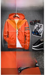 Detailansicht der Ärmel einer leuchtend orangen Kapuzen-Windjacke mit dekorativer Aufschrift