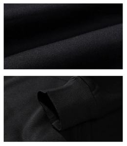 Détail de la texture du tissu noir et des poignets côtelés du sweat à capuche