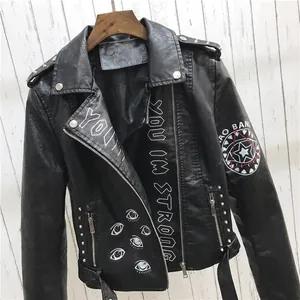 Veste punk en similicuir pour femme avec rivets et imprimés style motard urbain