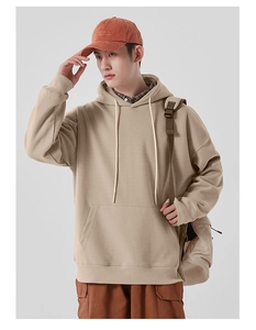 Détail du sweat à capuche kaki lourd avec poche kangourou et cordon de serrage