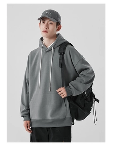 Détails du sweat à capuche gris épais avec cordons blancs réglables et poche kangourou