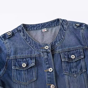 Gilet en jean bleu avec col rond et boutons métalliques argentés de style décontracté