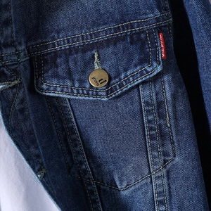 Veste en jean bleu foncé pour hommes avec coutures contrastées et boutons
