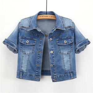 Short sleeve light blue denim jacket with cropped cut and vintage washed finish