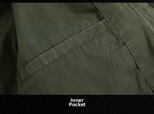 Vue macro de la veste en coton vert olive montrant la poche intérieure et les coutures