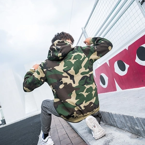 Street style hooded camouflage sweatshirt for men and women in loose fit design