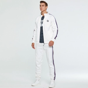 Détail de la veste de sport blanche pour homme avec bandes rayées stylées et fermeture éclair