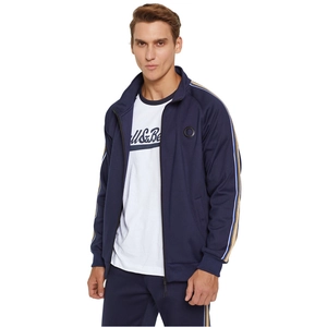 Détail montrant les bandes contrastées sur la veste de survêtement bleu marine et le jogging