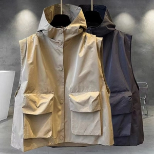 Mens hooded techwear tactical vest with functional cargo pockets in beige and grey