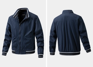 Dettaglio fronte e retro della giacca blu navy con colletto dritto e polsini a costine a righe