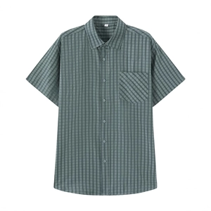 Camicia da uomo a maniche corte verde salvia con micro trama a quadri e taschino sul petto
