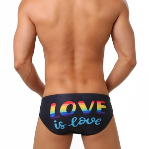 Heren zwembroek in marineblauw met regenboog LOVE is love tekst op de achterkant
