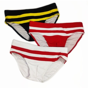 Détails de trois slips de bain rayés pour hommes en rouge, noir et blanc à séchage rapide