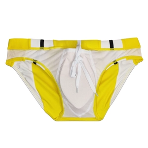Vue détaillée du slip de bain pour hommes avec cordon de serrage et doublure filet