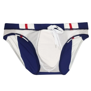 Détail du slip de bain bleu marine avec cordon de serrage et doublure filet