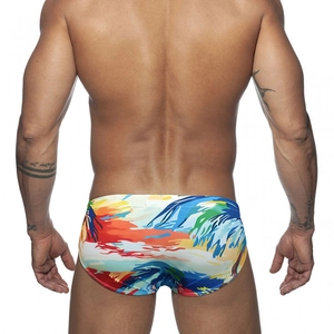 Herren Badeslip mit lebhaftem Sonnenuntergang-Tropendruck und sportlicher Passform