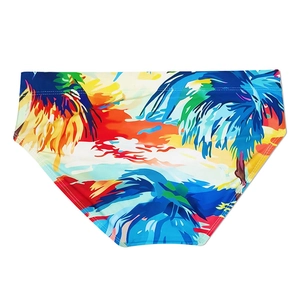 Detailansicht der Herren-Badehose mit tropischem Sonnenuntergang und Doppelnaht-Verarbeitung