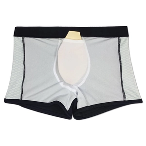 Détail du short de bain pour homme avec coque rembourrée et tissu en maille respirante