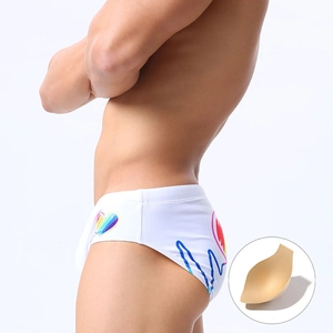 Herren Sexy Regenbogen Herz Druck Badehose Polyester Elasthan Schnelltrocknend Niedrige Taille Badebekleidung Für Strand Pool Party Mit Abnehmbaren Cup Polstern