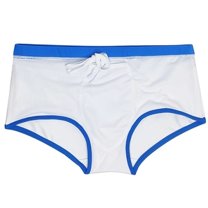 Détail du maillot de bain blanc pour hommes avec bordure bleue, taille élastique et cordon