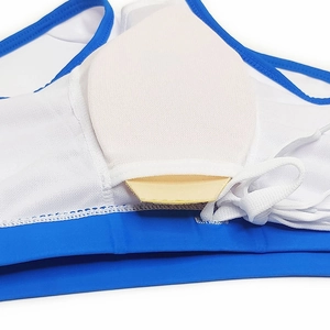 Vue macro du maillot de bain pour homme avec doublure en maille et coussinet amovible