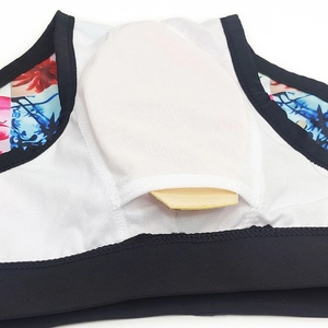 Détail du maillot de bain homme avec doublure en maille respirante et coussinets amovibles
