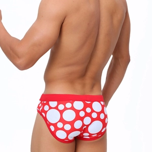 Vue arrière du slip de bain homme taille basse rouge à motifs de pois blancs élégants