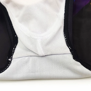 Detailansicht der Badehose mit weißem Netzfutter und verstärkten Doppelnaht-Verarbeitung