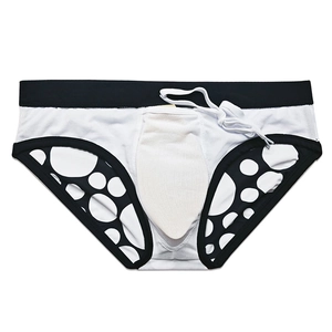 Détail de slip de bain pour homme avec design bicolore noir et blanc et cordon de serrage