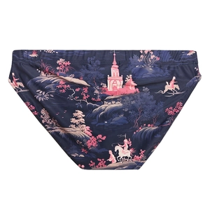 Detail der dunkelblauen Badehose mit feinem japanischem Kunstdruck und Szenerie-Motiv