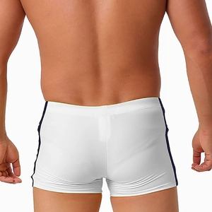 Vista posteriore dei boxer mare bianchi da uomo con strisce laterali blu