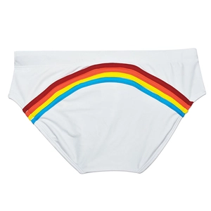 Vue détaillée du dos d'un maillot de bain blanc pour hommes avec motif arc-en-ciel