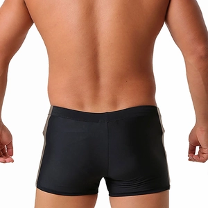 Vista posteriore del costume da bagno da uomo a vita bassa con dettagli grigi