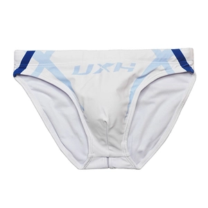 Détail du slip de bain blanc pour homme avec motif géométrique bleu et taille basse