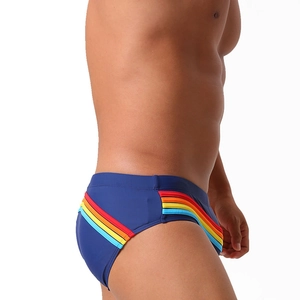 Vue latérale du maillot de bain bleu marine pour hommes avec rayures arc-en-ciel