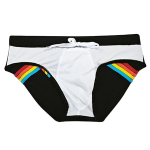 Détail du maillot de bain pour hommes avec cordon blanc et rayures arc-en-ciel