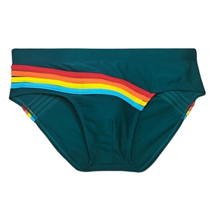 Détail du maillot de bain homme vert foncé avec rayures arc-en-ciel et coupe ergonomique