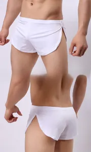 Détail avant et arrière du boxer blanc à fentes latérales et taille élastique souple
