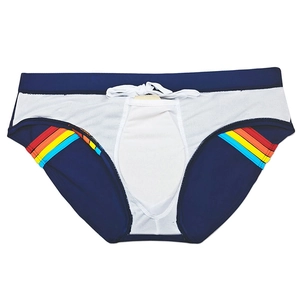Détail de la doublure en maille blanche et du cordon de serrage du slip de bain