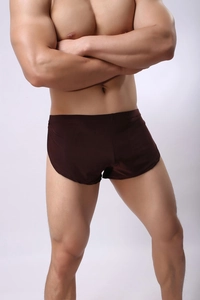 Détail du boxer en soie glacée marron foncé pour hommes avec fentes latérales et tissu