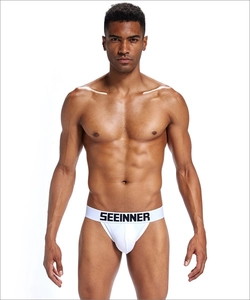 Gros plan d'un jockstrap blanc pour homme avec tissu respirant et ceinture élastique