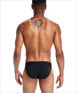 Vue arrière de slips noirs pour hommes en coton avec une large ceinture élastique