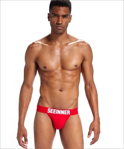 Détail d'un jockstrap en coton rouge avec large taille élastique à logo pour hommes